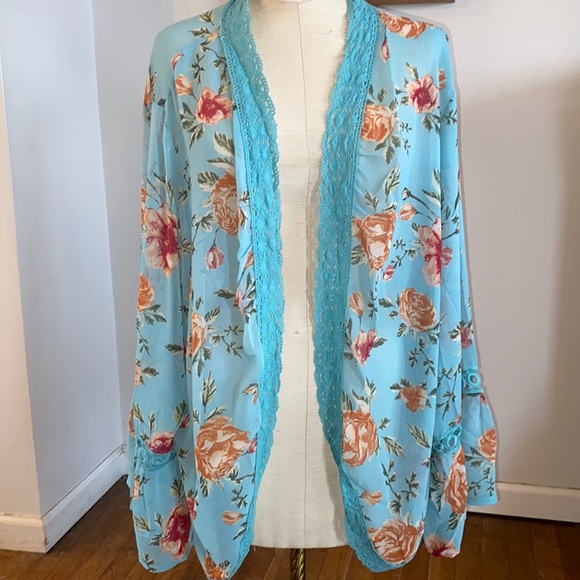 ANDTHEWHY Tops - NEW XXXL floral kimono with long sleeve and lace trim